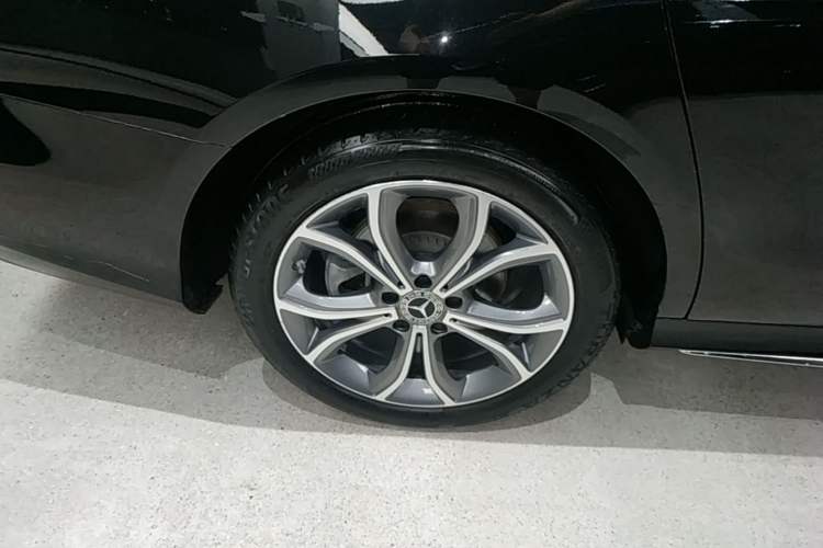 Used Mercedes-Benz E-Class 2023 Restyled E 300 L Sport Luxury Edition Right Rear Wheel Hub