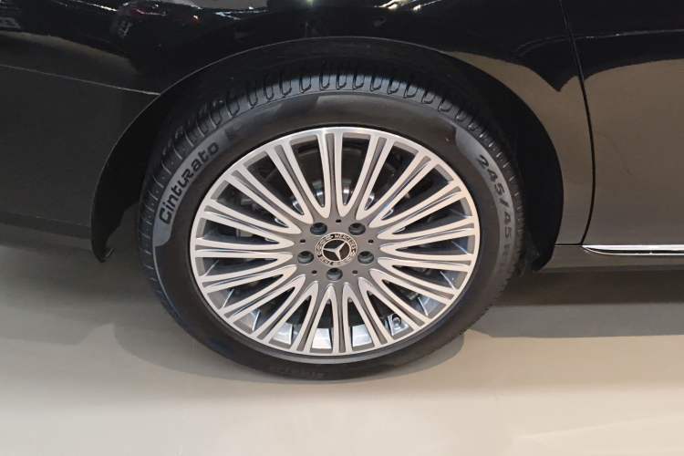 Used Mercedes-Benz E-Class 2023 Updated E 300 L Fashion Edition Right Rear Wheel Hub