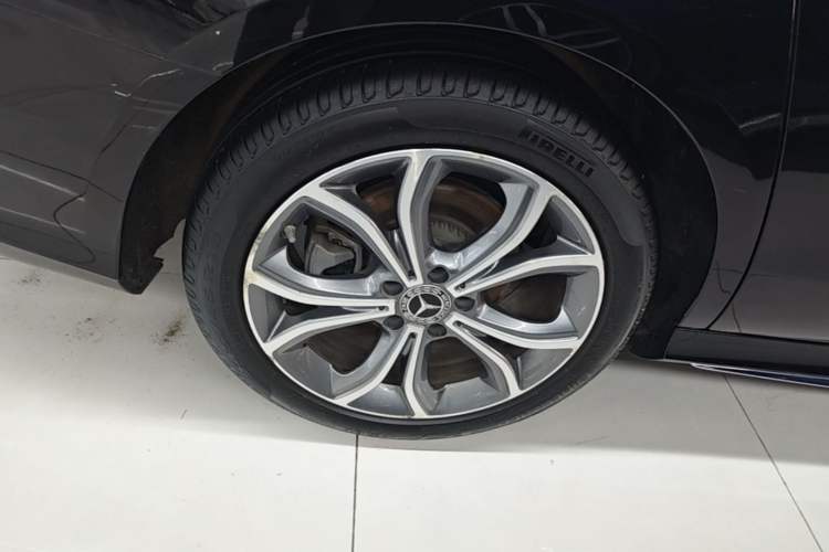 Used Mercedes-Benz E-Class 2023 E 300 L Sporty and Stylish Model Right Rear Wheel Hub