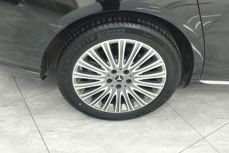 Used Mercedes-Benz E-Class 2023 Updated E 300 L Fashion Edition Right Rear Wheel Hub