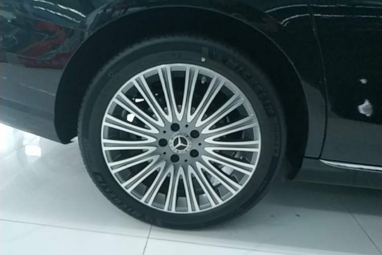 Used Mercedes-Benz E-Class 2023 Updated E 300 L Luxury Edition Right Rear Wheel Hub