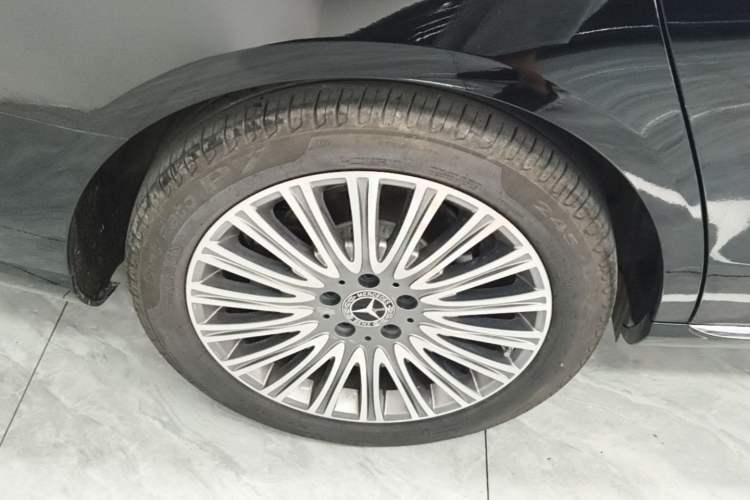 Used Mercedes-Benz E-Class 2023 Updated E 300 L Luxury Edition Right Rear Wheel Hub