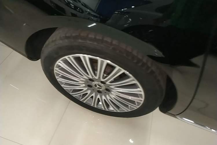 Used Mercedes-Benz E-Class 2023 Updated E 300 L Luxury Edition Right Rear Wheel Hub