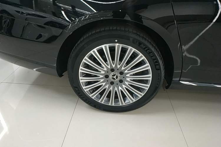 Used Mercedes-Benz E-Class 2023 Updated E 300 L Fashion Edition Right Rear Wheel Hub