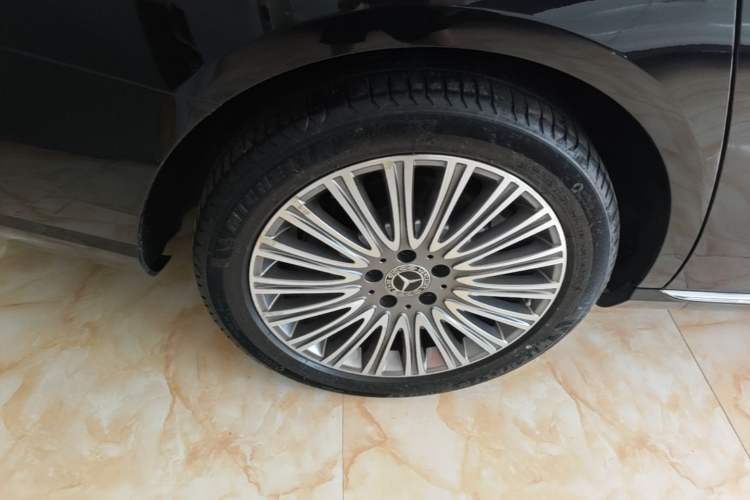 Used Mercedes-Benz E-Class 2023 E 300 L Stylish Model Right Rear Wheel Hub