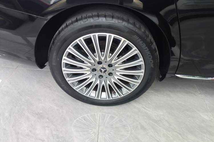 Used Mercedes-Benz E-Class 2023 Updated E 300 L Luxury Edition Right Rear Wheel Hub