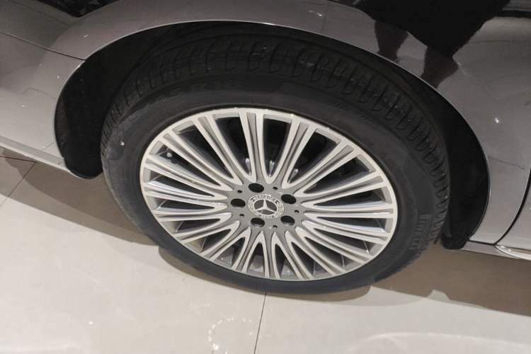 Used Mercedes-Benz E-Class 2023 E 300 L Luxury Model Right Rear Wheel Hub