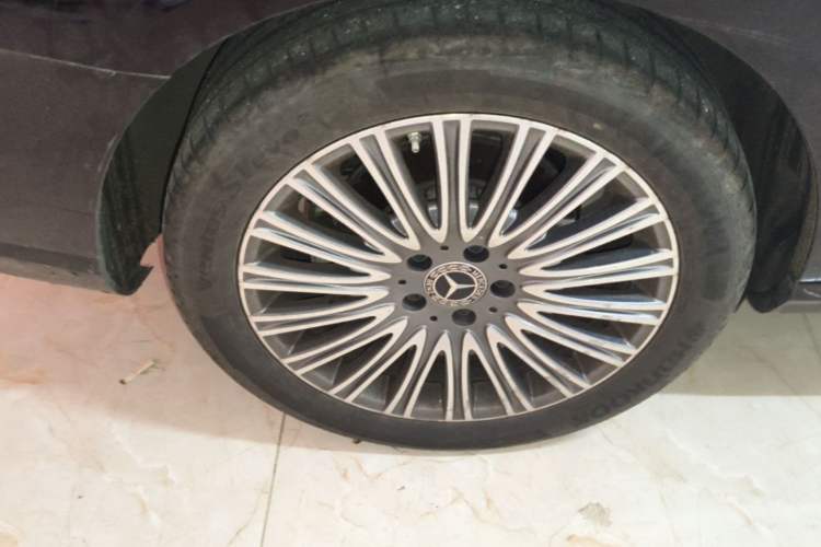 Used Mercedes-Benz E-Class 2023 Updated E 300 L Luxury Edition Right Rear Wheel Hub
