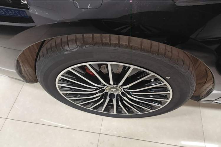 Used Mercedes-Benz E-Class 2023 Updated E 300 L Luxury Edition Right Rear Wheel Hub