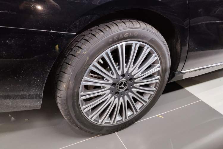 Used Mercedes-Benz E-Class 2023 Updated E 300 L Fashion Edition Right Rear Wheel Hub