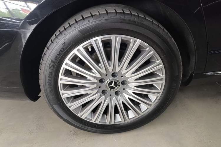 Used Mercedes-Benz E-Class 2023 E 300 L Luxury Model Right Rear Wheel Hub