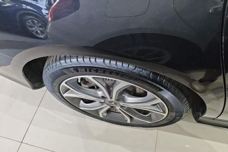 Used Mercedes-Benz E-Class 2023 Restyled E 300 L Sporty and Stylish Edition Right Rear Wheel Hub