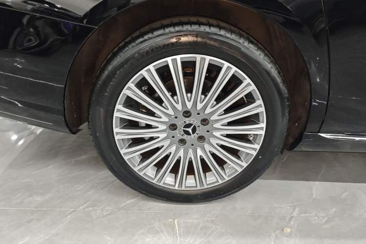 Used Mercedes-Benz E-Class 2023 Updated E 300 L Fashion Edition Right Rear Wheel Hub