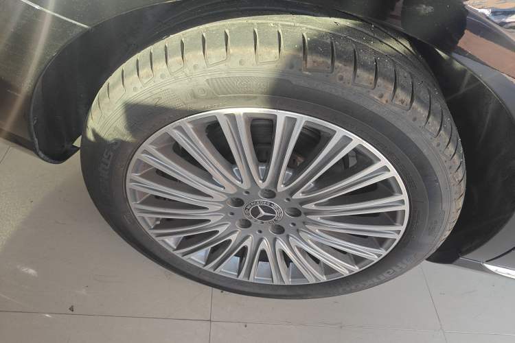 Used Mercedes-Benz E-Class 2023 Updated E 300 L Fashion Edition Right Rear Wheel Hub