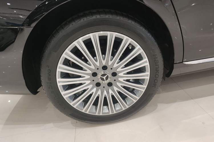 Used Mercedes-Benz E-Class 2023 Updated E 300 L Luxury Edition Right Rear Wheel Hub