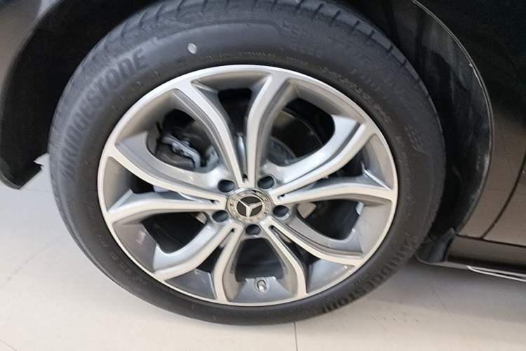 Used Mercedes-Benz E-Class 2023 Restyled E 300 L Sport Luxury Edition Right Rear Wheel Hub