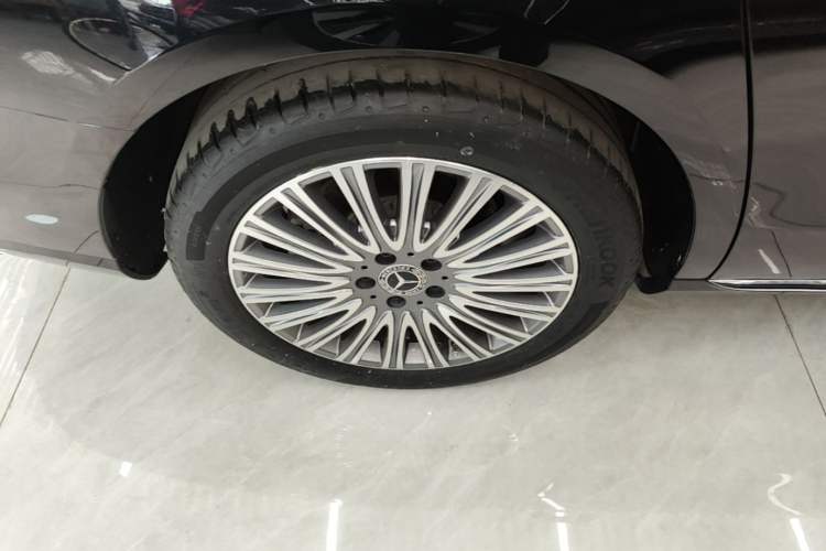 Used Mercedes-Benz E-Class 2023 Updated E 300 L Luxury Edition Right Rear Wheel Hub