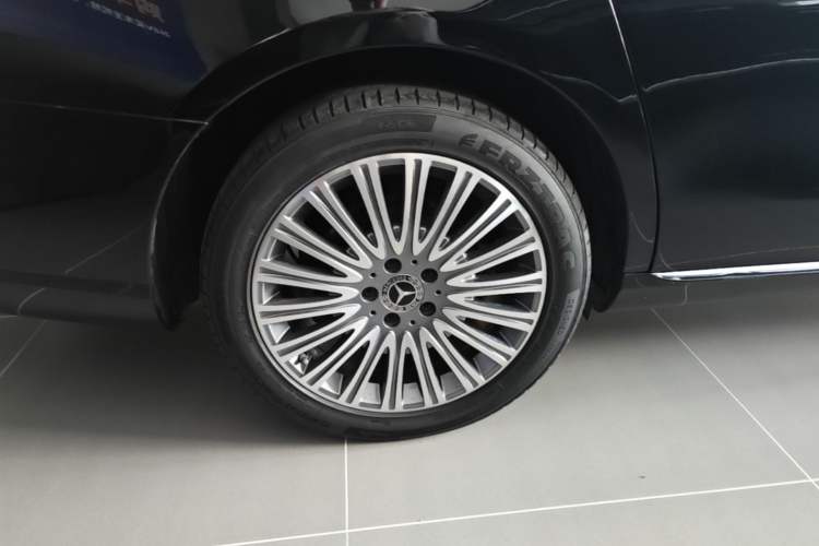 Used Mercedes-Benz E-Class 2023 Updated E 300 L Fashion Edition Right Rear Wheel Hub