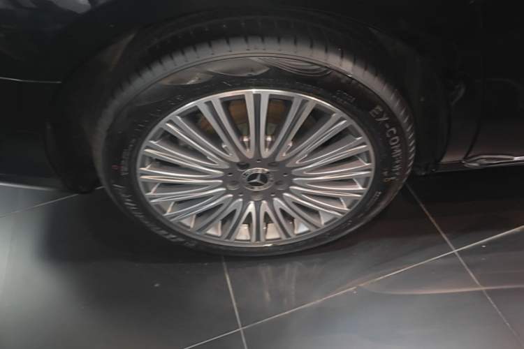 Used Mercedes-Benz E-Class 2023 Updated E 300 L Fashion Edition Right Rear Wheel Hub