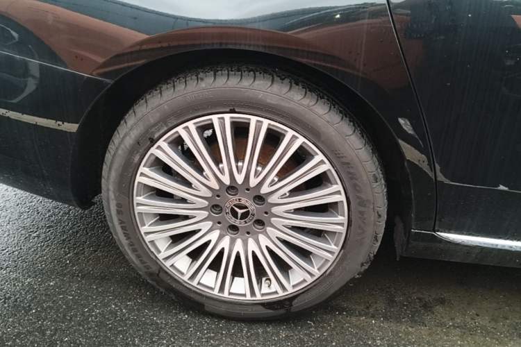 Used Mercedes-Benz E-Class 2023 E 300 L Luxury Model Right Rear Wheel Hub