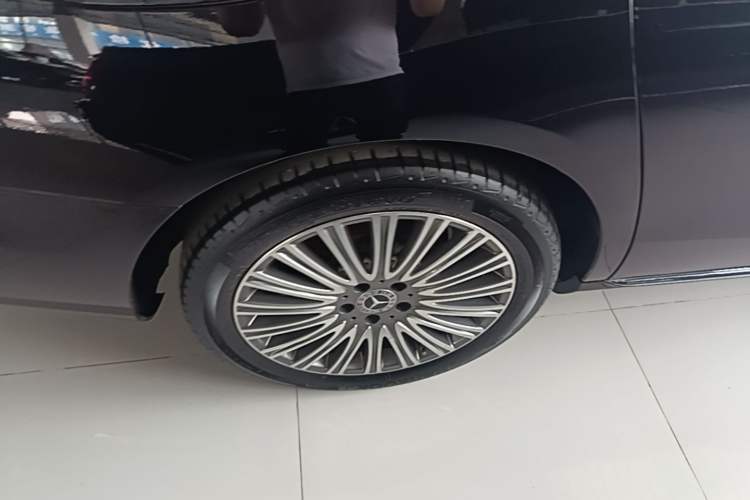 Used Mercedes-Benz E-Class 2023 Updated E 300 L Fashion Edition Right Rear Wheel Hub
