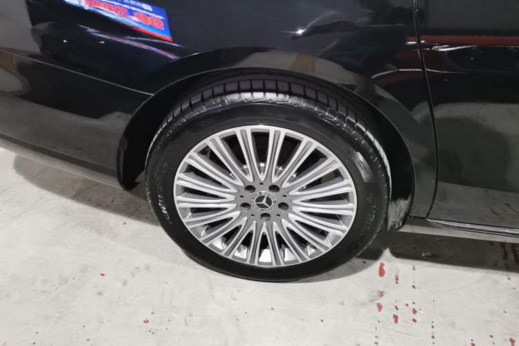 Used Mercedes-Benz E-Class 2023 Updated E 300 L Luxury Edition Right Rear Wheel Hub
