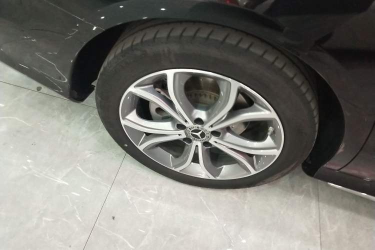 Used Mercedes-Benz E-Class 2023 Restyled E 300 L Sport Luxury Edition Right Rear Wheel Hub