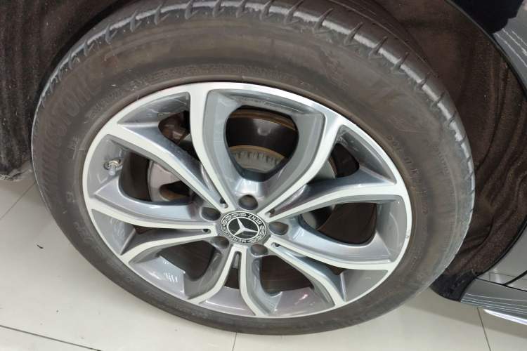 Used Mercedes-Benz E-Class 2023 Restyled E 300 L Sporty and Stylish Edition Right Rear Wheel Hub