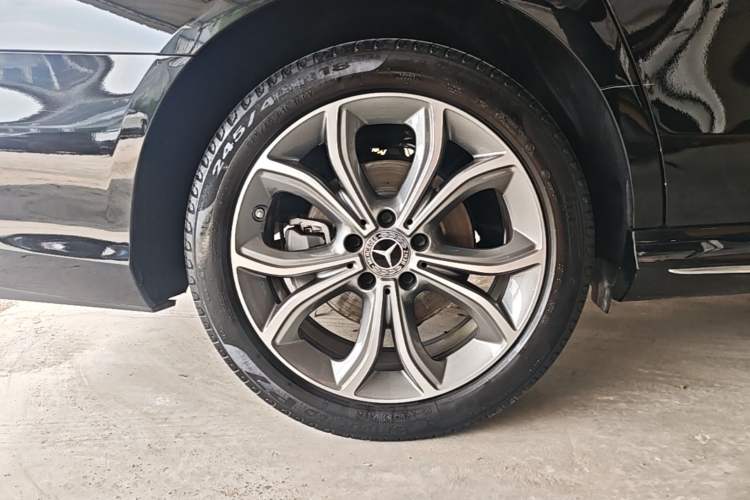 Used Mercedes-Benz E-Class 2023 E 300 L Sporty and Stylish Model Right Rear Wheel Hub