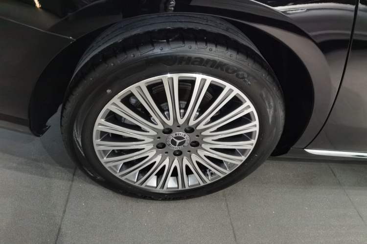 Used Mercedes-Benz E-Class 2023 Updated E 300 L Fashion Edition Right Rear Wheel Hub