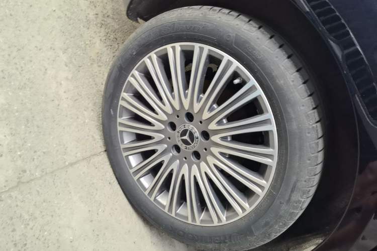 Used Mercedes-Benz E-Class 2023 Updated E 300 L Fashion Edition Right Rear Wheel Hub