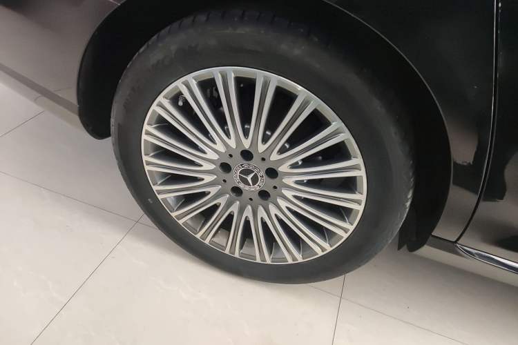 Used Mercedes-Benz E-Class 2023 E 300 L Stylish Model Right Rear Wheel Hub