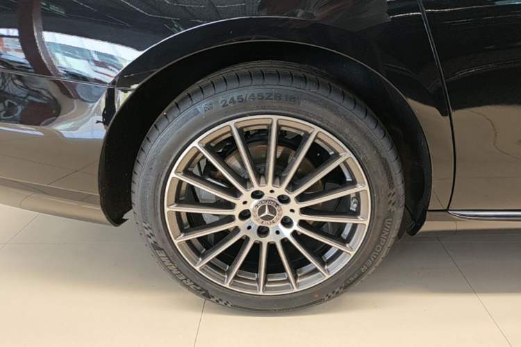 Used Mercedes-Benz E-Class 2023 E 260 L 4MATIC Right Rear Wheel Hub