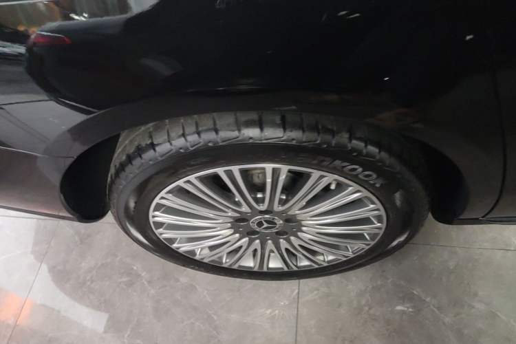 Used Mercedes-Benz E-Class 2023 Updated E 300 L Fashion Edition Right Rear Wheel Hub