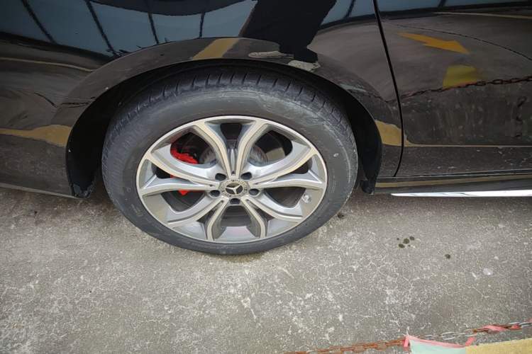 Used Mercedes-Benz E-Class 2023 Restyled E 300 L Sporty and Stylish Edition Right Rear Wheel Hub