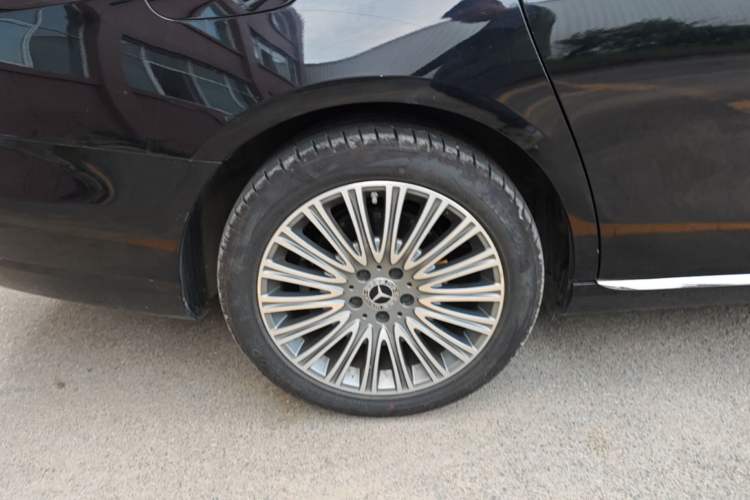 Used Mercedes-Benz E-Class 2023 E 300 L Stylish Model Right Rear Wheel Hub
