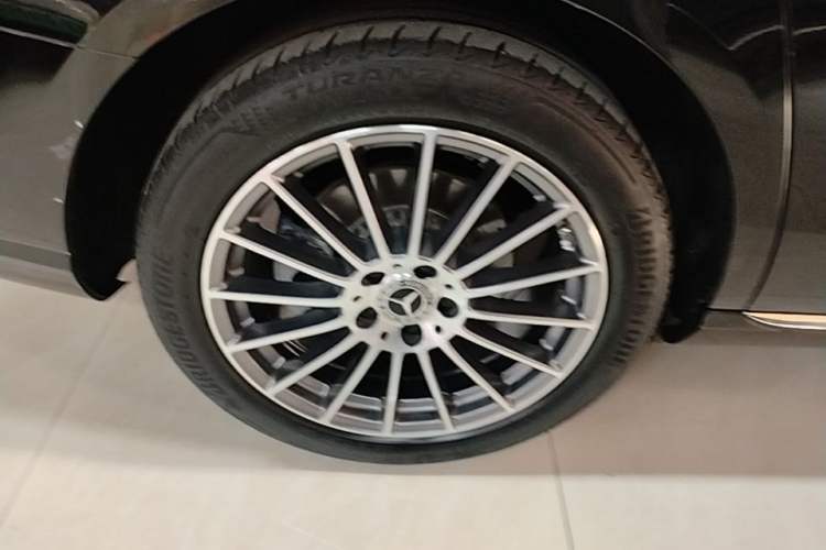 Used Mercedes-Benz E-Class 2023 E 260 L Right Rear Wheel Hub