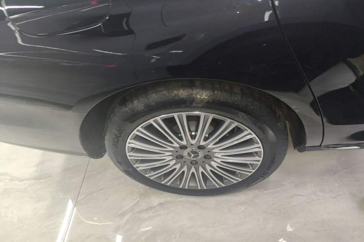 Used Mercedes-Benz E-Class 2023 Updated E 300 L Fashion Edition Right Rear Wheel Hub