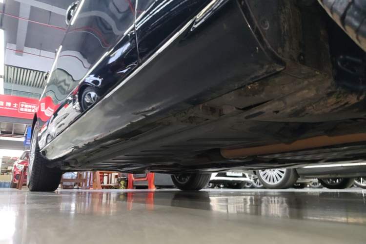 Used Mercedes-Benz E-Class 2023 E 300 L Luxury Model Right Side Sill