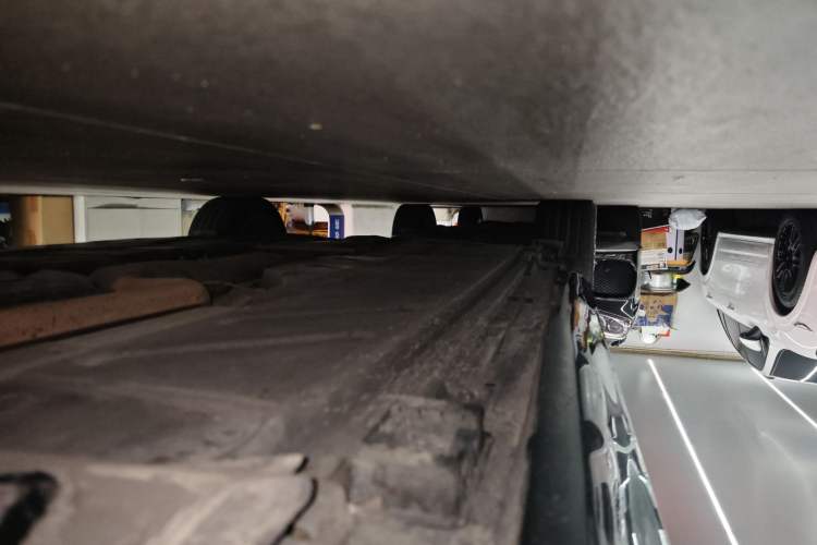 Used Mercedes-Benz E-Class 2023 Updated E 300 L Luxury Edition Right Side Sill