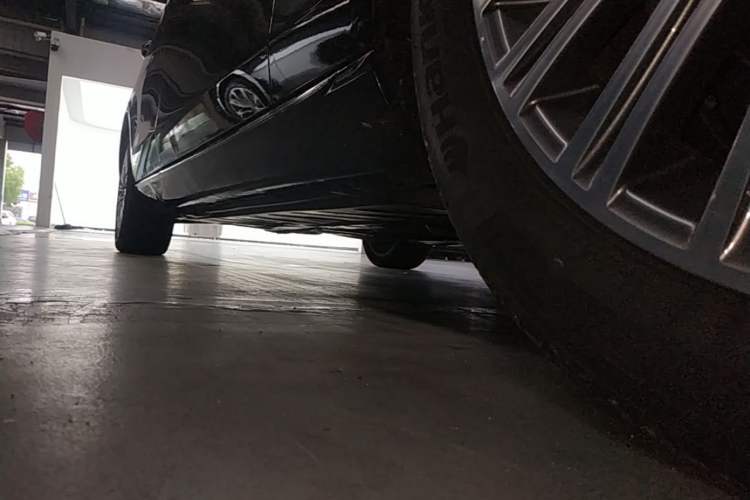 Used Mercedes-Benz E-Class 2023 Updated E 300 L Luxury Edition Right Side Sill