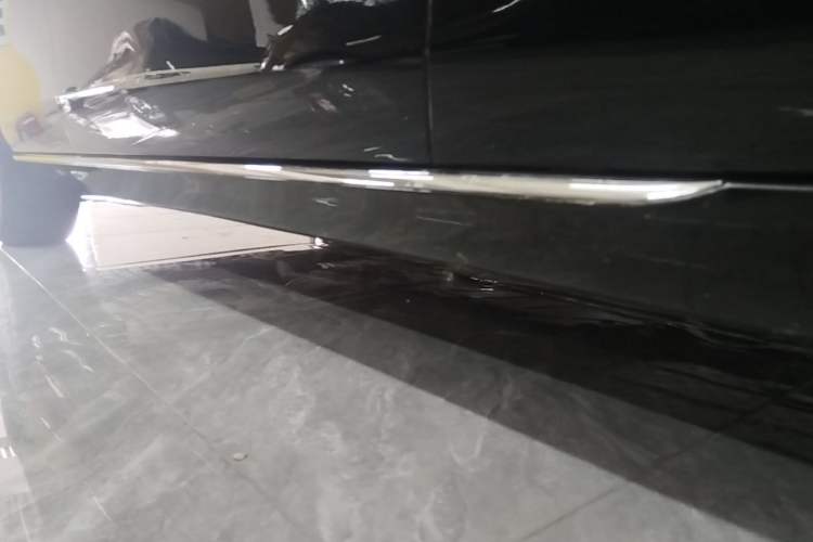 Used Mercedes-Benz E-Class 2023 Updated E 300 L Fashion Edition Right Side Sill