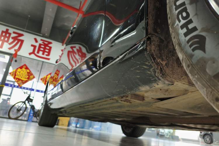 Used Mercedes-Benz E-Class 2023 Updated E 300 L Fashion Edition Right Side Sill