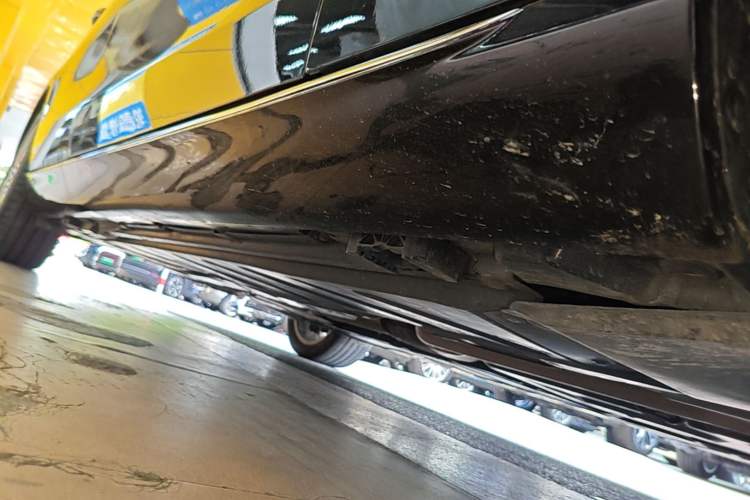 Used Mercedes-Benz E-Class 2023 Updated E 300 L Luxury Edition Right Side Sill