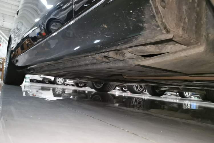 Used Mercedes-Benz E-Class 2023 Updated E 300 L Luxury Edition Right Side Sill