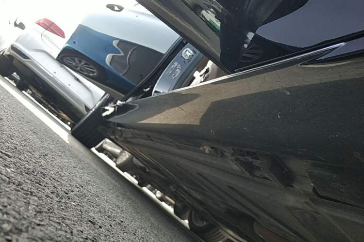 Used Mercedes-Benz E-Class 2023 E 300 L Stylish Model Right Side Sill