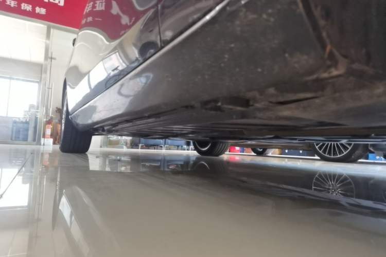 Used Mercedes-Benz E-Class 2023 Updated E 300 L Fashion Edition Right Side Sill