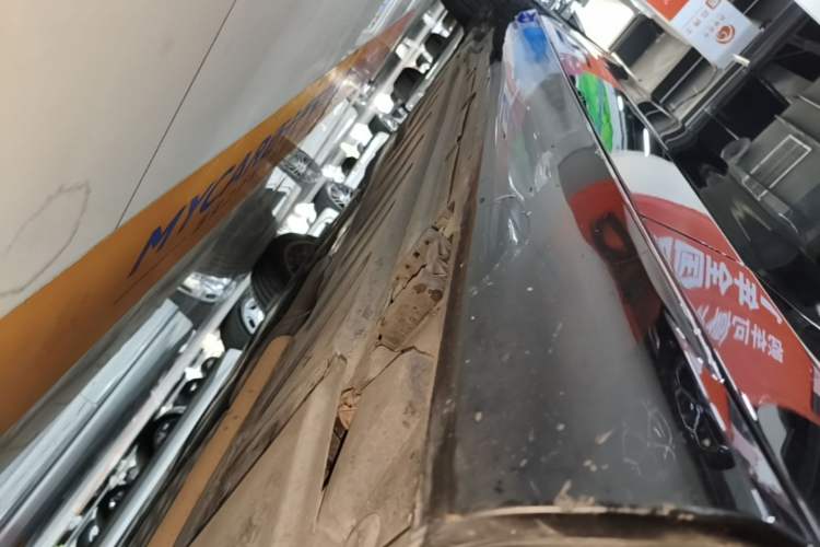 Used Mercedes-Benz E-Class 2023 Updated E 300 L Luxury Edition Right Side Sill
