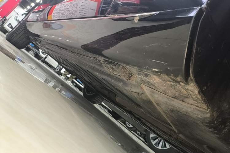 Used Mercedes-Benz E-Class 2023 Updated E 300 L Luxury Edition Right Side Sill