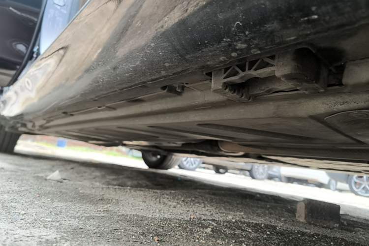 Used Mercedes-Benz E-Class 2023 Updated E 300 L Fashion Edition Right Side Sill